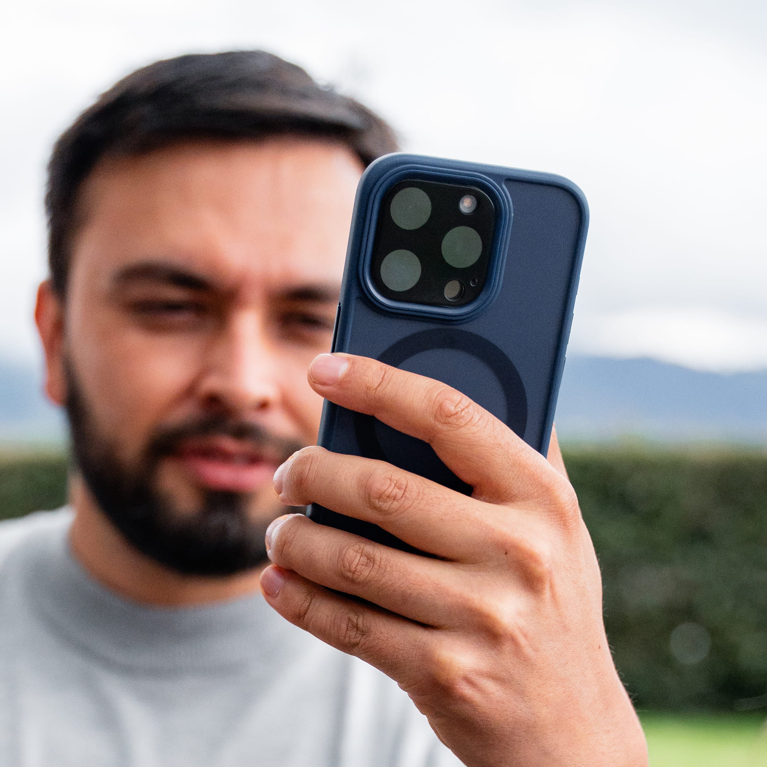 SafeCase Lite Azul para iPhone 16 Series Compatible con MagSafe