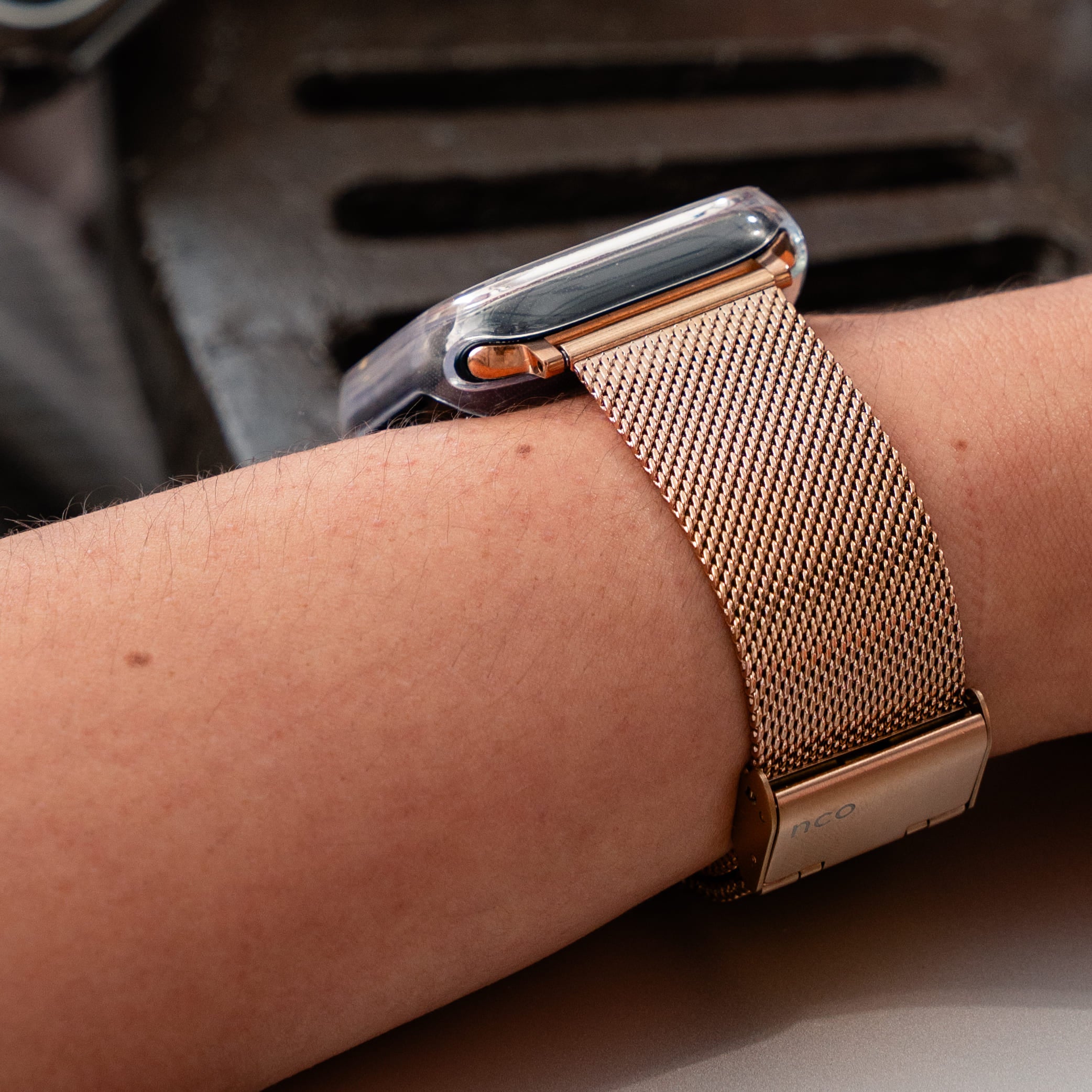 Correa de acero dorada MeshLopp para Apple Watch