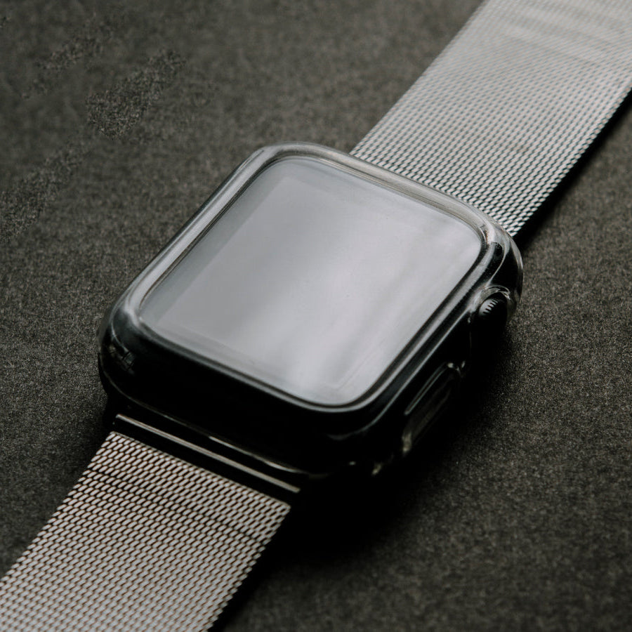 SafeCase 360 para Apple Watch con correa MeshLoop plateada protección premium elegante